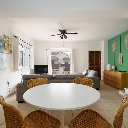 Poppy Villa Paralímni