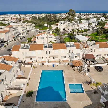 Poppy Villa